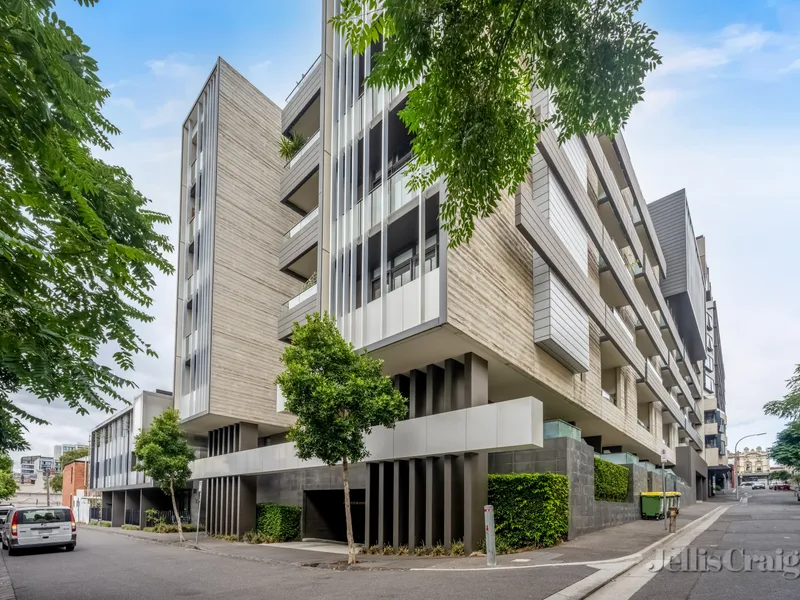 One Bedroom Apartment Plus Separate Study in the Heart of Richmond