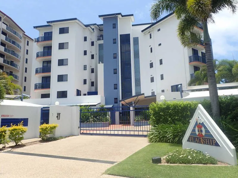 FULLY FURNISHED UNIT OVERLOOKING THE MACKAY HARBOR