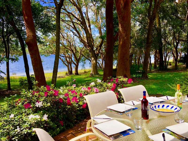 Poppy's Place - Absolute Lakefront Villa