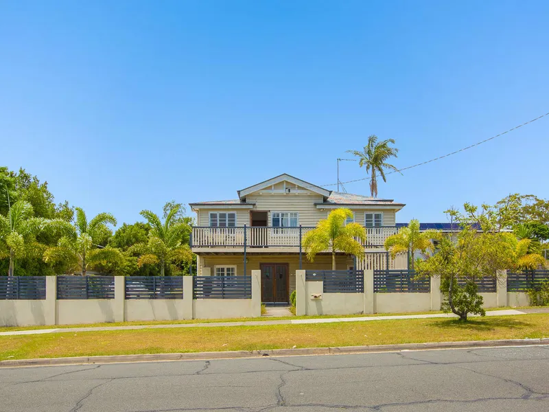 Available Now - Large Dual living House - Walking distance to Ferry Rd Markets Shops