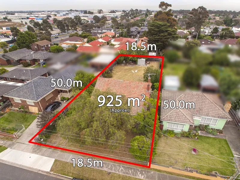 Californian Bungalow on a Huge 925sqm Land