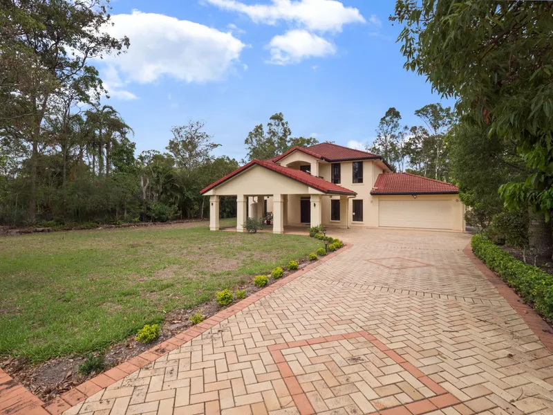 Huge 588m2 Luxury Home on Gigantic 3604m2 Block+ Incredible Development Potential! Private &Tranquil Location+ Short walk to Hyperdome Shopping Centre