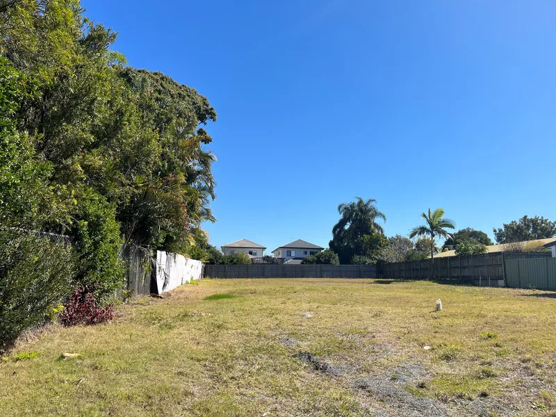 Elevated level block of land in great location