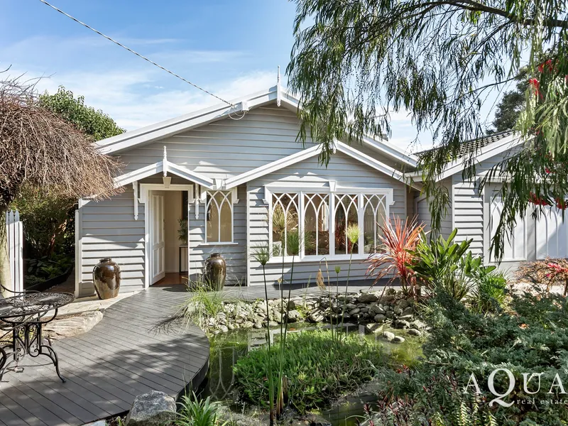 ~ Golden Mile Beachside Cottage ~