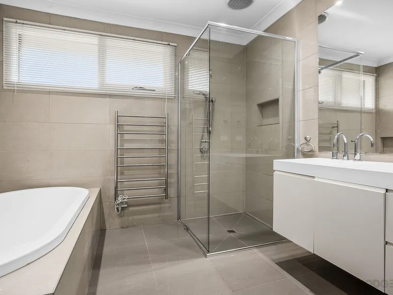 SECURITY PLUS | CENTRAL LOCATION | OUTDOOR ENTERTAINING DELIGHT