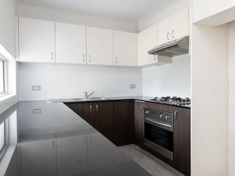 Sophisticated and Stylish One Bedroom Apartment with Parking