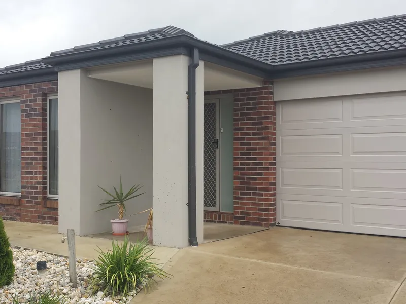 MODERN 4BR HOME CLOSE TO LOCAL SCHOOLS