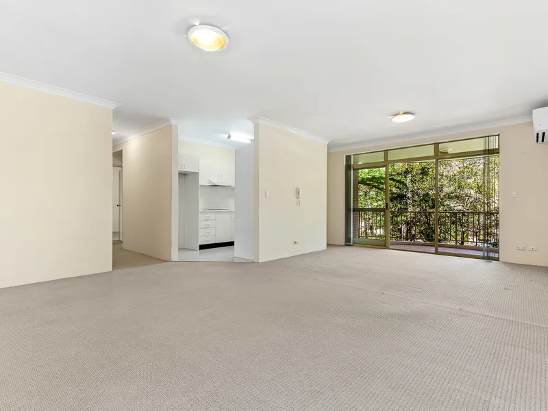 QUIET LOCATION IN TREE LINED STREET
