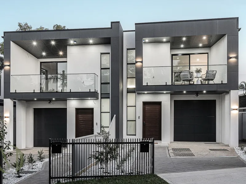 ARGUABLY BEST LOCATION IN DUNDAS PRESCIENT!