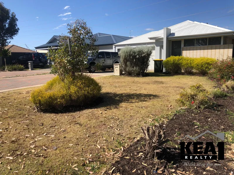 JUST MOVE IN - GREAT PARK ACROSS THE ROAD