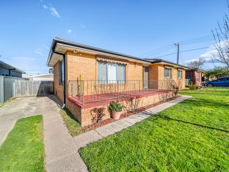Bright and elegantly renovated family residence
