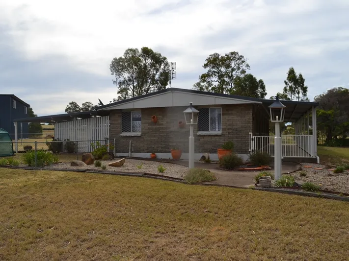 ACREAGE --- HOME & SHEDS