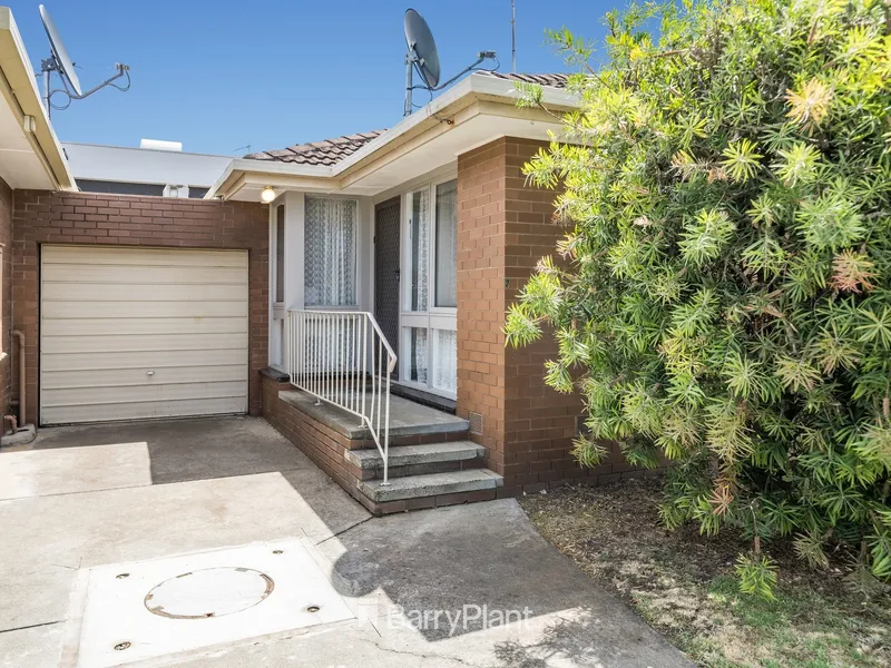 Entry level into river end Newtown