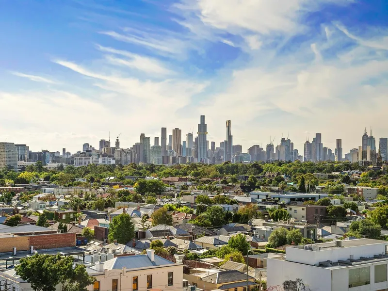NORTHERN DELIGHT, SKYLINE VIEWS