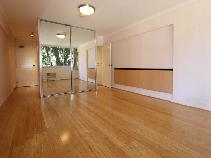 Light & Bright Unfurnished Studio Apartment