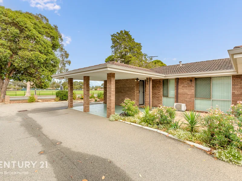 SUPER CONVENIENT OVER 55's VILLA