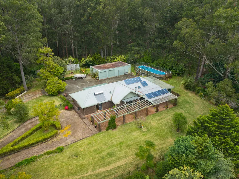 Rare Acreage Living - Cul De Sac Locale