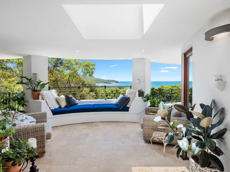 Iconic holiday retreat, spectacular ocean views