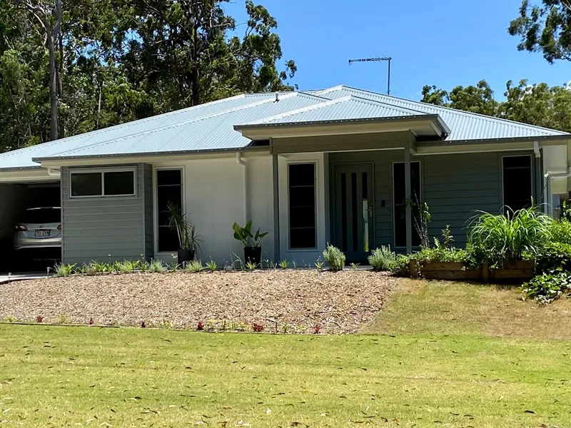 Near new established home with room for your caravan or boat