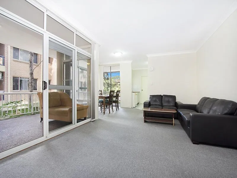 Bright and spacious apartment in great location