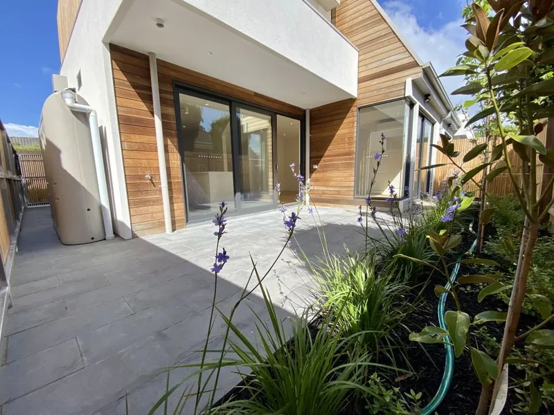 INSPECT Saturday 21 May 11.15-11.30am & Tuesday 1.00-1.15pm