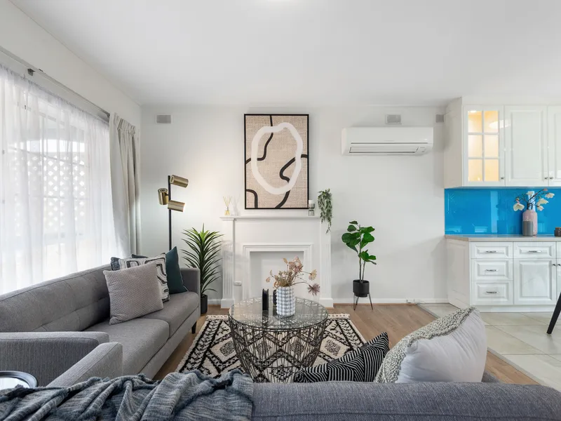 SOUGHT AFTER LOCATION – METRES TO THE BEACH AND JETTY ROAD
