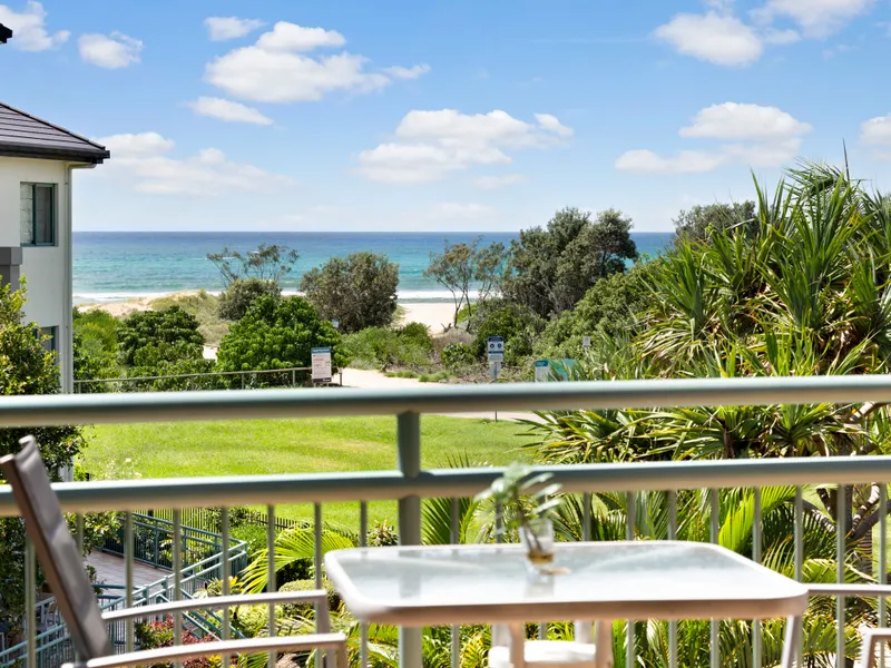 BEACHFRONT VIEWS DREAM LIFESTYLE