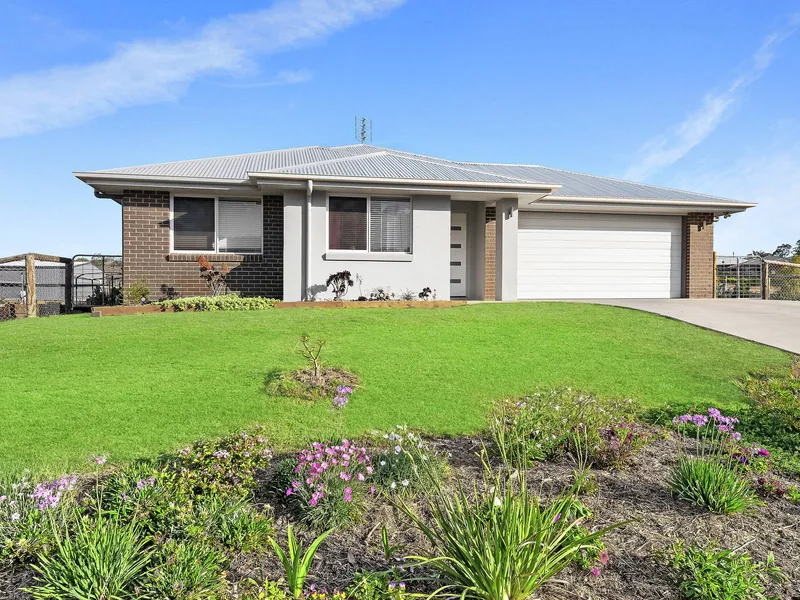 Immaculate Home on 1,665sqm Block with Desirable Backdrop