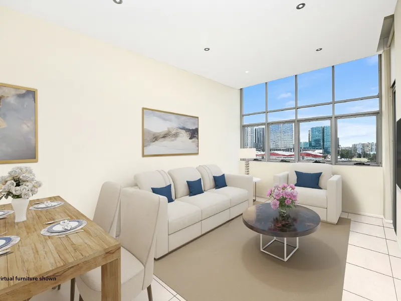 Stunning Waterfront 1 brm plus Sep Study