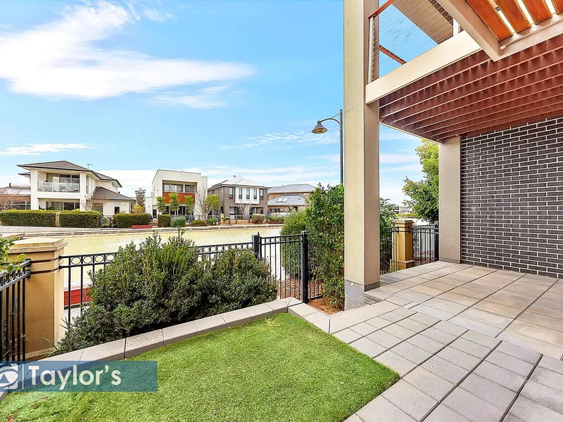 ABSOLUTE LAKE FRONTAGE!