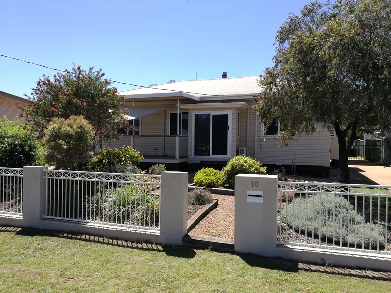 STUNNING 3 BEDROOM HOME ON A BIG BLOCK WITH SHED