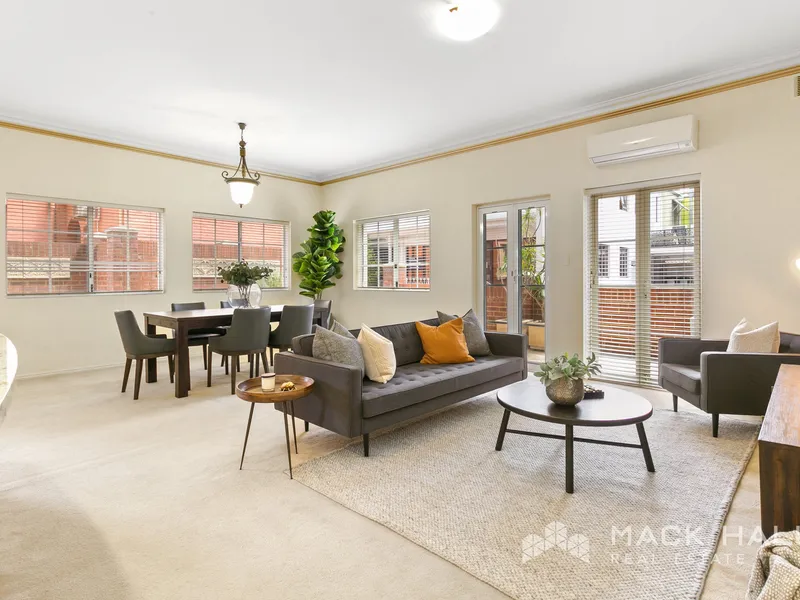 Sophisticated Living in an Enviable Location