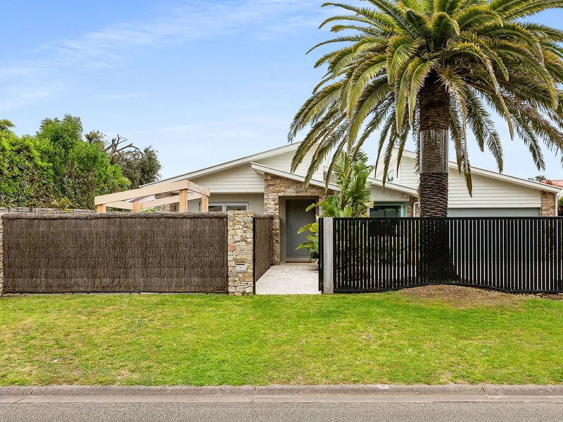 Luxe Beachside Entertainer
