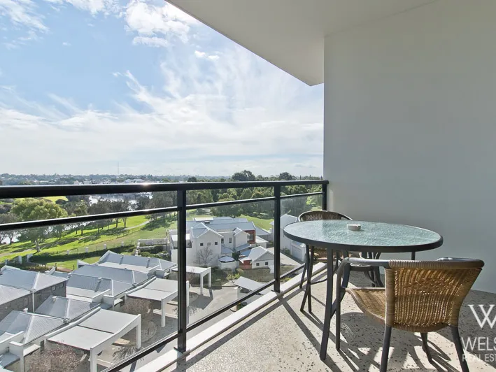 5TH FLOOR RIVERSIDE APARTMENT WITH AWESOME VIEWS!!!