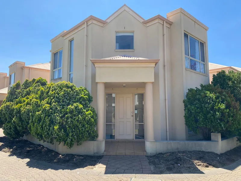 Spacious Townhouse in a Prime Location