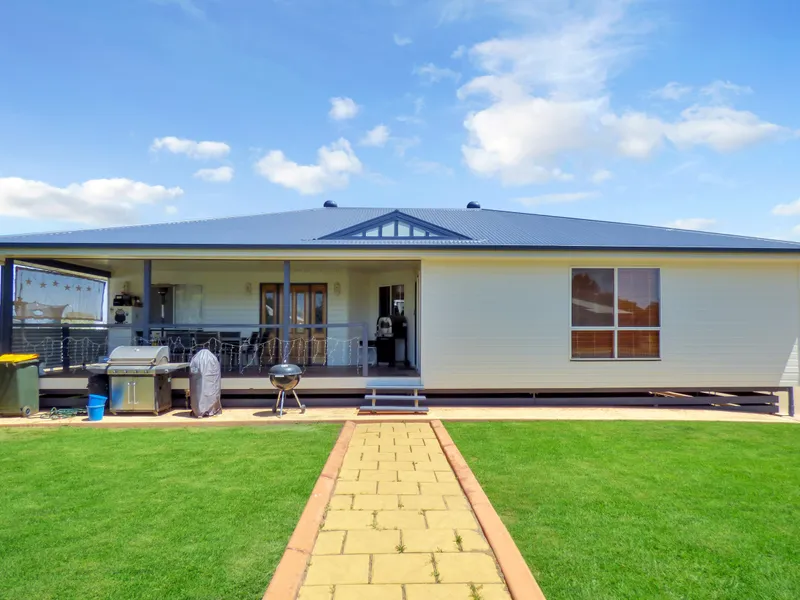 COMFORTABLE FAMILY HOME