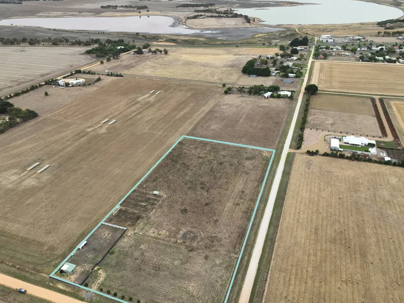 Land of opportunity in Lake Bolac