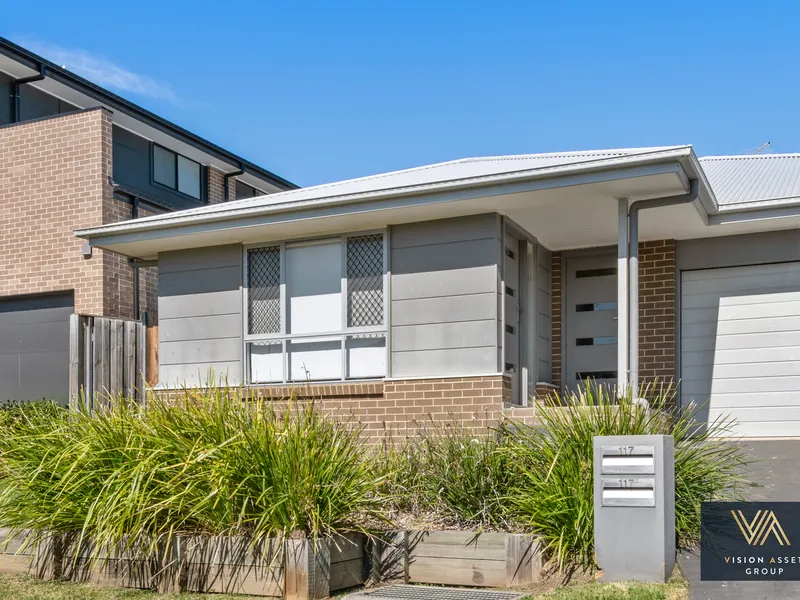 2 Beds Granny flat -Centrally located within a short stroll to North Kellyville Square, * Water included *