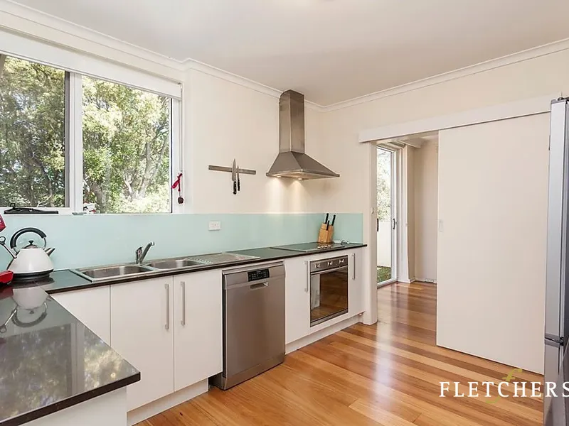 SPACIOUS LIVING, CLOSE TO HAYS PADDOCK