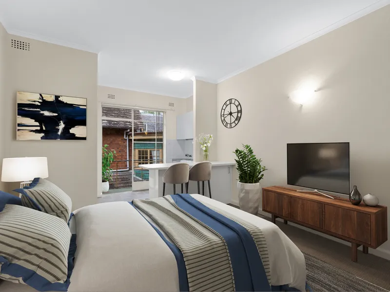 Unfurnished Art Deco Charm Studio Apartment 