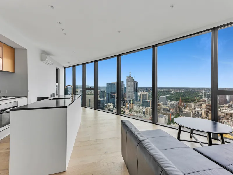 Stunning Aurora Apartment - Furnished & Central CBD Location
