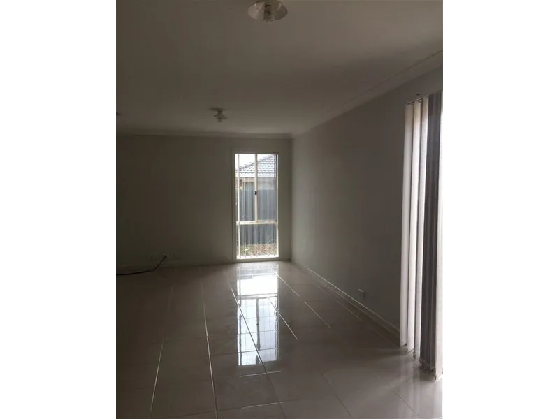 3 bedroom + 2 lounges + study FAMILY HOME!