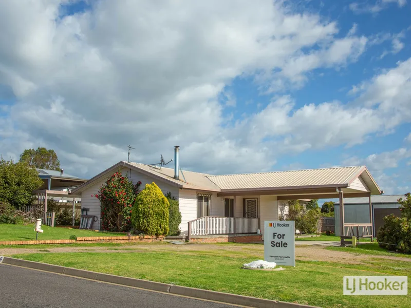 CHARMING COMFORT CLOSE TO THE WATERFRONT