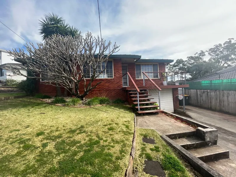 BEAUTIFULLY PRESENTED THREE BEDROOM HOME