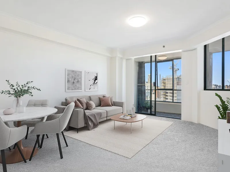 Bright Open Aspect Apartment with Study in Sydney CBD