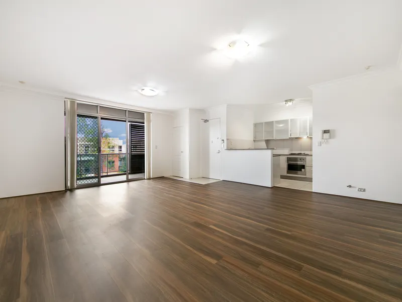 Spacious 2-Bedroom Apartment in Centre of Westmead
