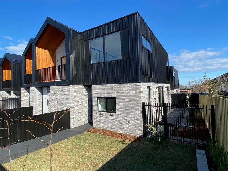 Designer Townhouse in the heart of town!
