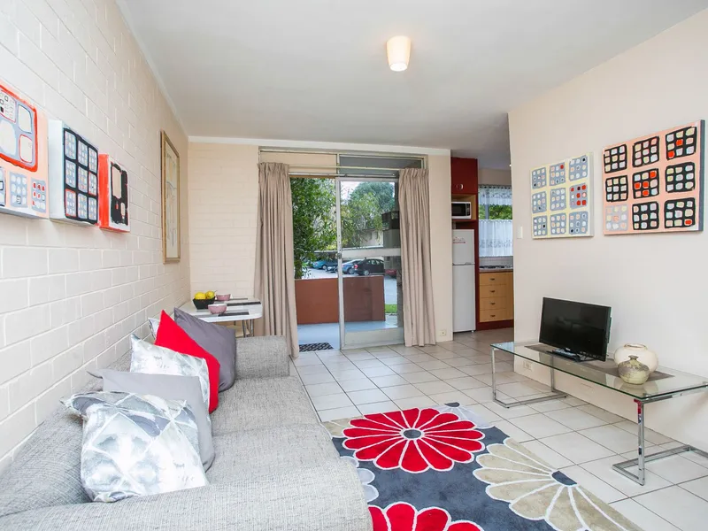 WEMBLEY PERFECT WORK FROM HOME/ SOCIAL DISTANCING RENOVATED FURNISHED APARTMENT WITH AIR CON