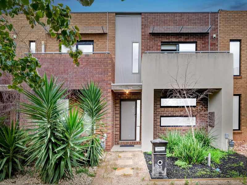 Modern Secure Townhouse! CONTACT AGENT FOR PRIVATE INSPECTION