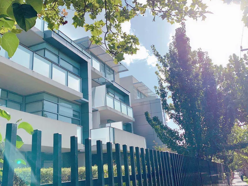 Two bedroom apartment in the heart of Box Hill ( Gas & Hot Water Bill included)